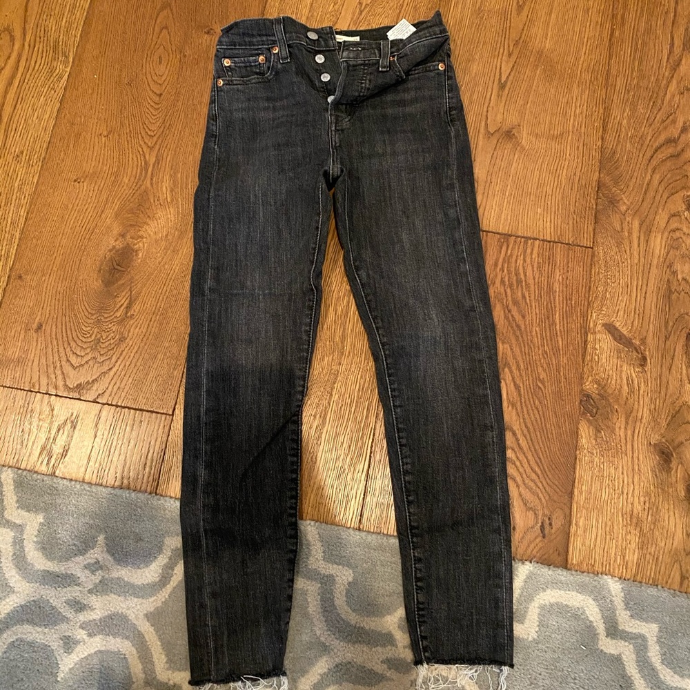 Levi high wasted skinny jeans!